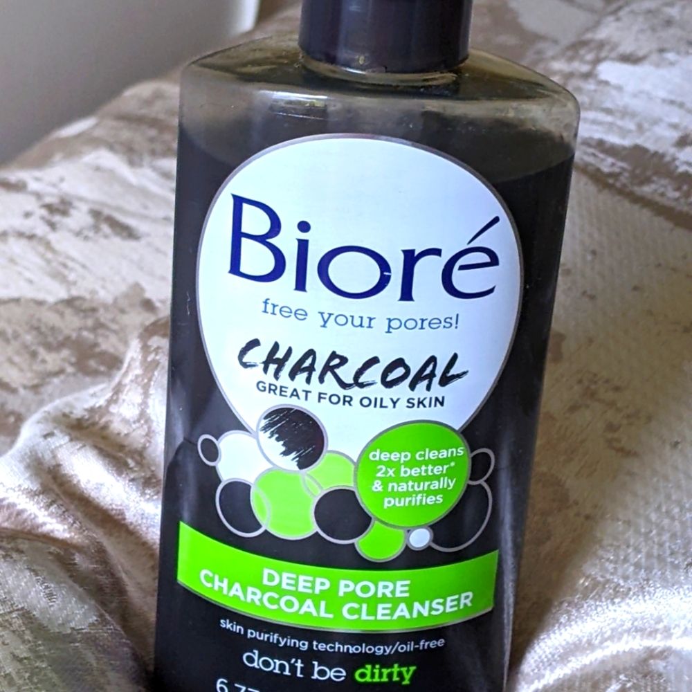 BIORE CHARCOAL DEEP PORE CLEANSER - Picture 2 of 5